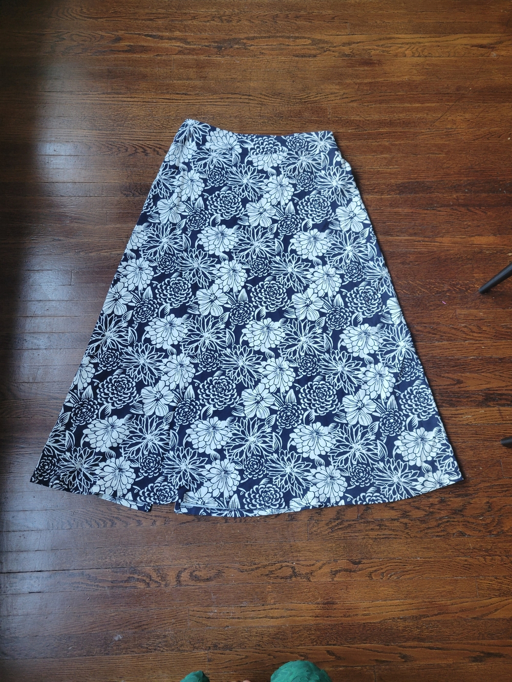 Talbots Women's Navy White Floral Maxi Skirt Slit Style Sz M Casual Church Wear - Picture 11 of 17